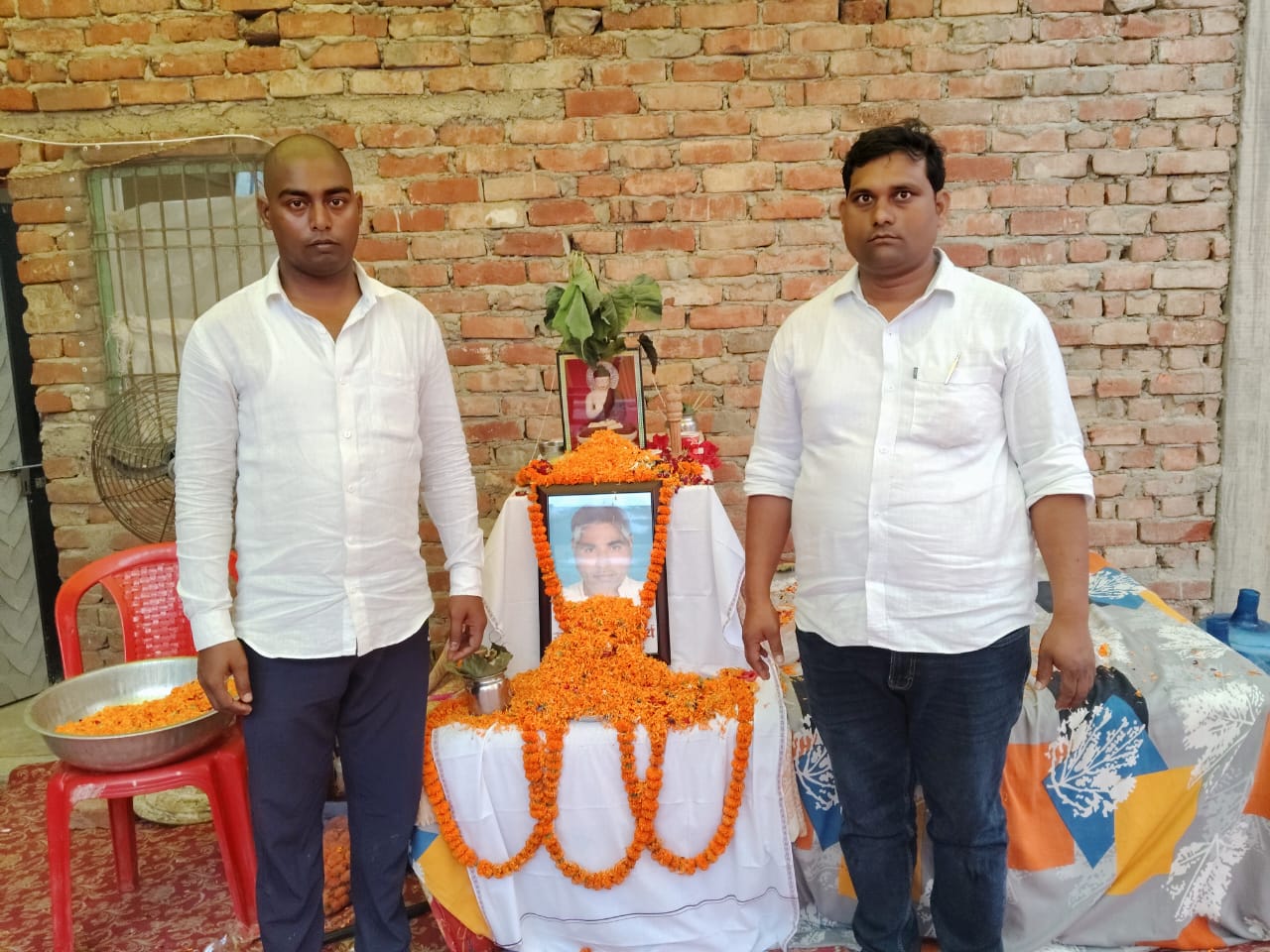 जौनपुर/शम्भूगंज :जन अधिकार पार्टी के जिला प्रभारी भूपेंद्र कुमार मौर्य ने चाचा राजनाथ मौर्य के मृत्यु पर तेरहवीं का बहिष्कार कर शांति पाठ का किया आयोजन