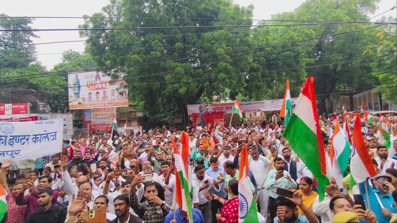 जौनपुर :पुलिस लाइन से विकास भवन तक निकला एकता मार्च“लौह पुरुष सरदार पटेल जी को श्रद्धांजलि स्वरूप जनपद में आयोजित हुआ रन फॉर यूनिटी कार्यक्रम”