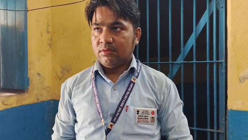 इटावा:कालका एक्सप्रेस के इंजन से फर्जी लोको पायलट गिरफ्तार, लाल-हरी झंडी और लॉग बुक भी बरामद