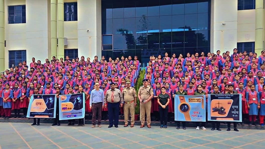 फर्रुखाबाद:कायमगंज पुलिस ने छात्राओं को दिलाई नए आपराधिक कानूनों की जानकारी