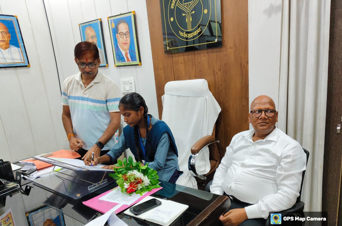 फर्रुखाबाद: शिवानी राठौर बनी एक दिन की अधिशासी अधिकारी