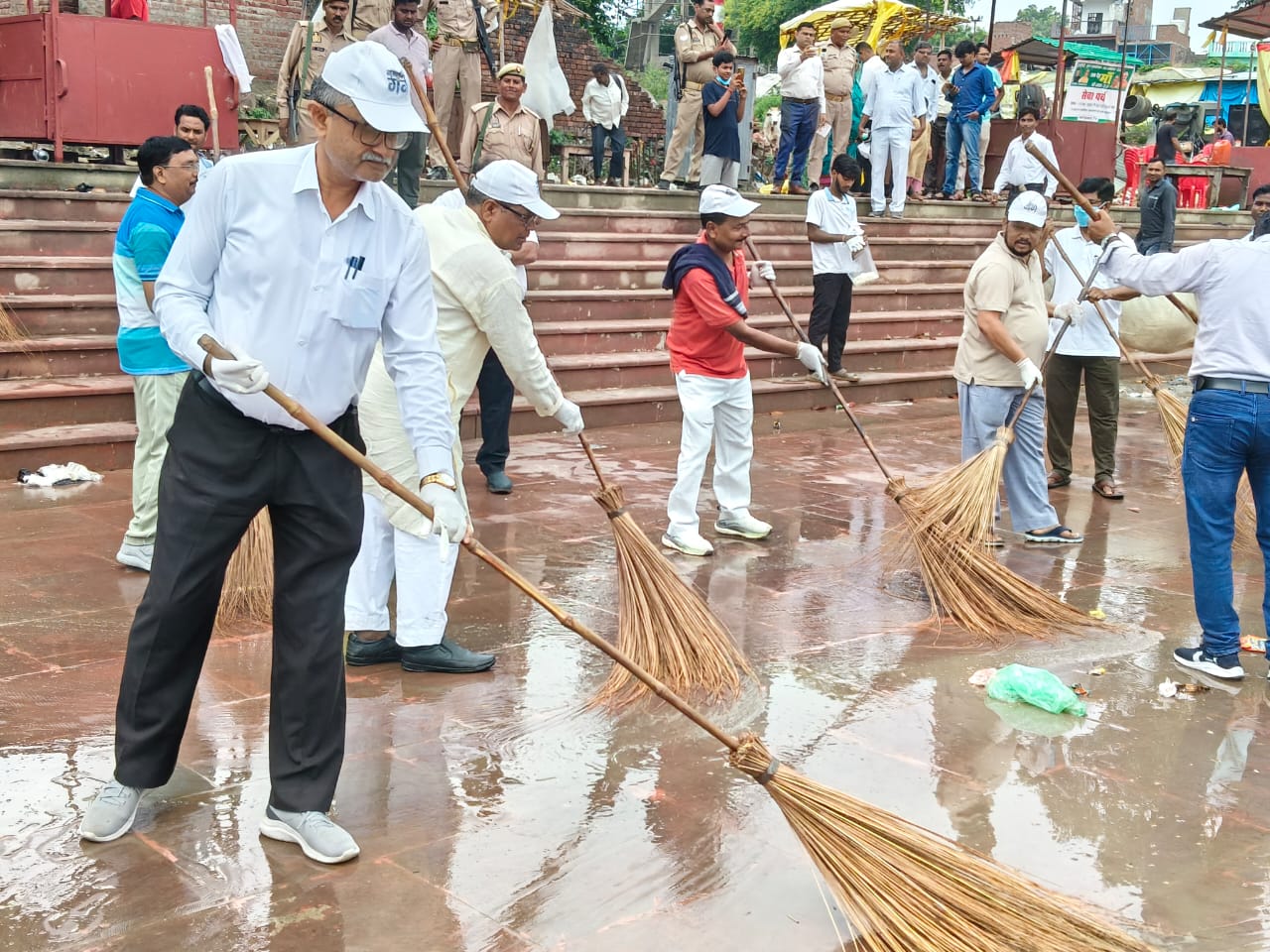 फर्रुखाबाद:गांधी जयंती पर स्वच्छता ही सेवा कार्यक्रम सम्पन्न
