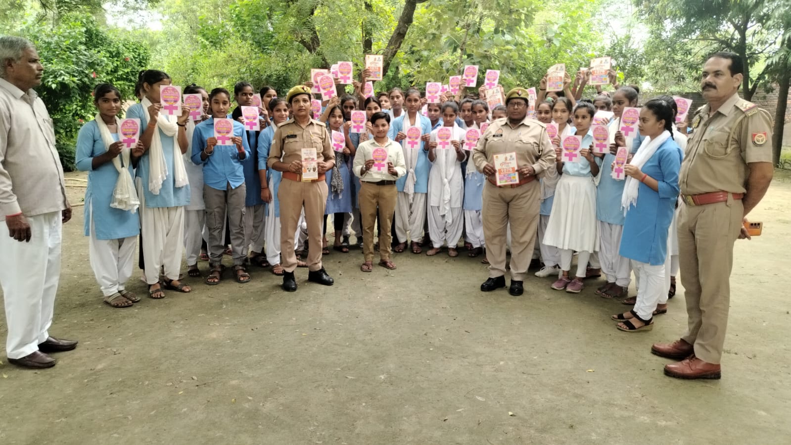 फर्रुखाबाद में मिशन शक्ति फेज-5 के तहत महिलाओं और बालिकाओं को सुरक्षा एवं स्वास्थ्य जागरूकता प्रदान