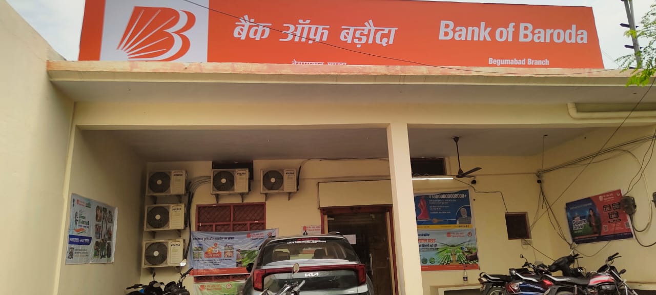 बरेली :बैंक ऑफ बड़ौदा की बैंक सखी ने परेशान होकर शाखा प्रबंधक पर लगाया अभद्रता का आरोप। बैंक सखी को पद से हटाने की दी जाती है धमकियां।