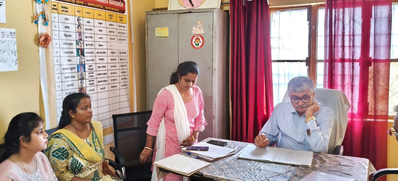 फर्रुखाबाद:कस्तूरबा गांधी बालिका आवासीय विद्यालय बीबीपुर का जिलाधिकारी ने किया निरीक्षण, छात्राओं की उपस्थिति व स्वच्छता पर जताई नाराजगी