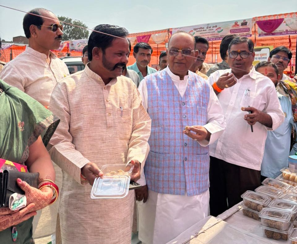 फर्रुखाबाद में स्वदेशी उत्पादों की चमक: जनपद स्तरीय ट्रेड शो-2025 में उमड़ा उत्साह
