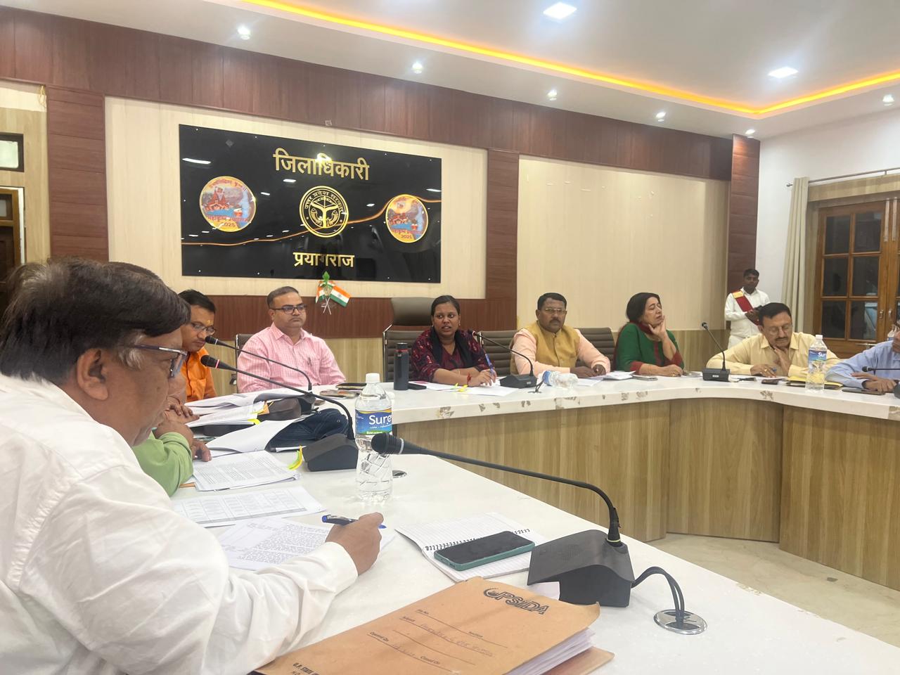 प्रयागराज: मुख्य विकास अधिकारी ने खण्ड विकास अधिकारियों के साथ आईजीआरएस पोर्टल प्राप्त शिकायतों की समीक्षा की