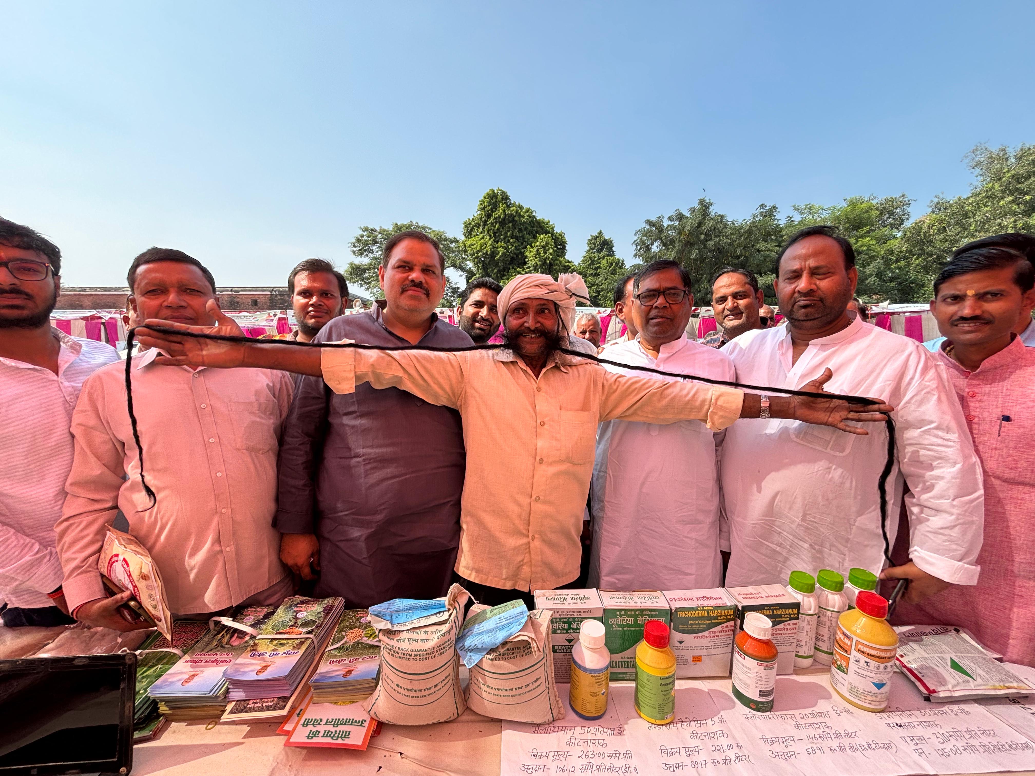 फर्रुखाबाद:स्वदेशी मेला 2025: कृषि आधारित उत्पादों पर संगोष्ठी, हरिशचंद्र नाटक ने लूटी सबका दिल