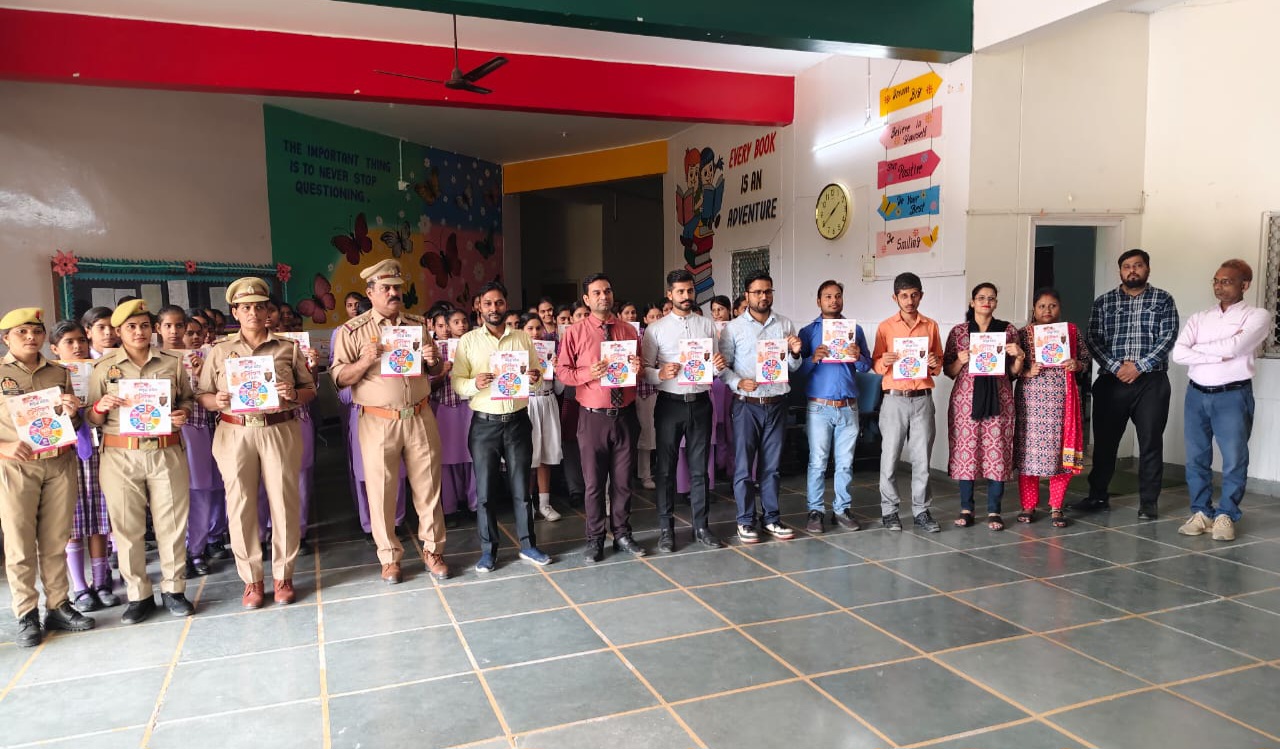 फर्रुखाबाद:मिशन शक्ति फेज-5 के तहत शकुंतला देवी इंटर कॉलेज में महिला सुरक्षा व साइबर अपराध पर जागरूकता कार्यक्रम आयोजित