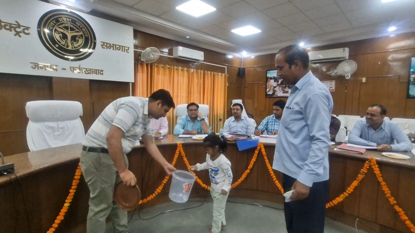 फर्रुखाबाद: नगरीय क्षेत्र की 3 उचित दर दुकानों के लिए चयन प्रक्रिया पारदर्शी तरीके से सम्पन्न