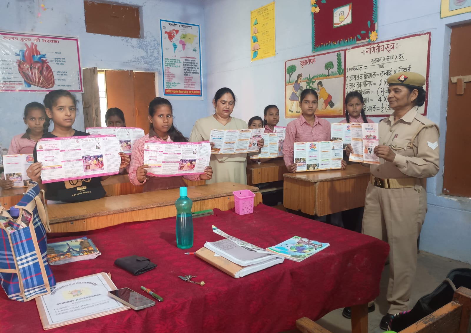 फर्रुखाबाद: नारी सुरक्षा, सम्मान और स्वावलंबन के लिए कोतवाली फतेहगढ़ पुलिस ने चलाया जागरूकता अभियान।