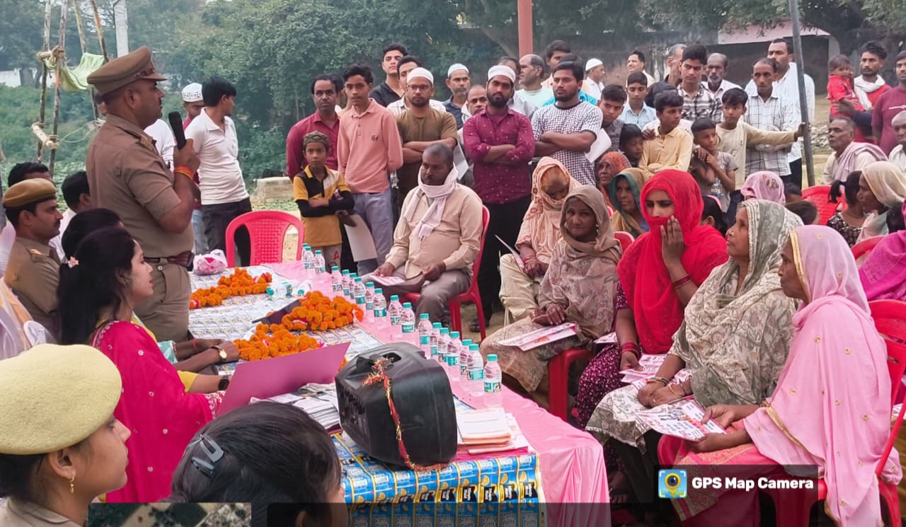 फर्रुखाबाद:मिशन शक्ति अभियान के तहत एंटी रोमियो टीम ने महिलाओं व बालिकाओं को किया जागरूक