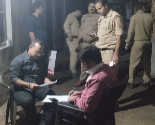 फर्रूखाबाद में संदिग्ध पेट्रोलियम पदार्थ का भंडारण पकड़ा गया, जांच जारी