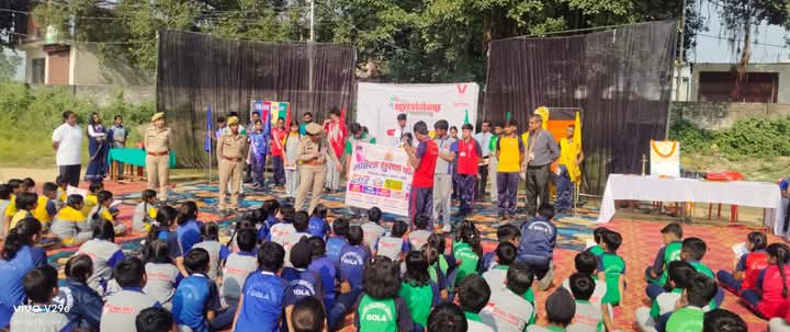 लखीमपुर खीरी : मिशन शक्ति अभियान 5.0 के तहत गोला की महिला शक्ति टीम द्वारा उमा देवी चिल्ड्रेन एकेडमी की छात्राओं को किया जागरूक