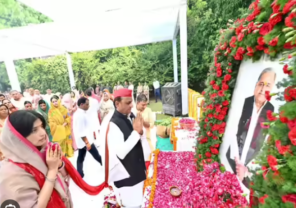 इटावा: समाजवादी पार्टी के संस्थापक स्व नेताजी मुलायम सिंह यादव की तीसरी पुण्यतिथि पर सैफई में श्रद्धांजलि कार्यक्रम का आयोजन किया गया