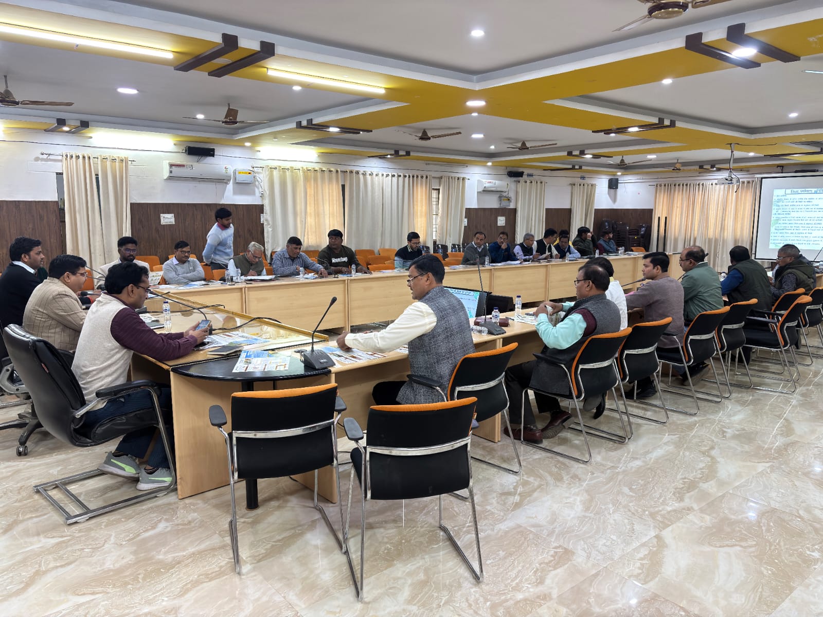 रूद्राक्ष सभागार, कलेक्ट्रेट कासगंज में जिला गंगा समिति की बैठक मुख्य विकास अधिकारी की अध्यक्षता में संपन्न हुई।