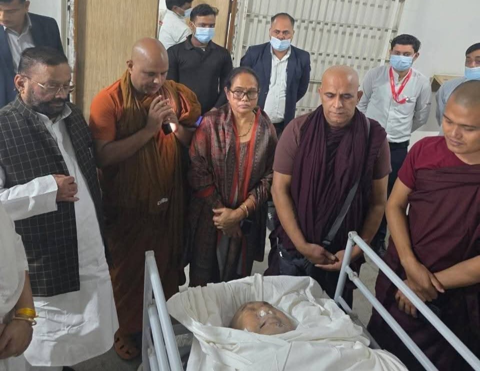 लखनऊ:परम पूज्य भदंत ज्ञानेश्वर महास्थाविर जी का परिनिर्वाण, शिवकन्या कुशवाहा एवं स्वामी प्रसाद मौर्य ने दी भावभीनी श्रद्धांजलि