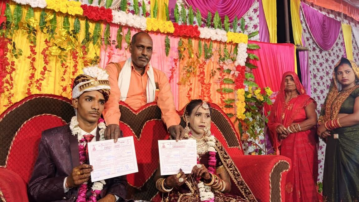 फर्रुखाबाद:बौद्ध रीति से सम्पन्न हुआ शिखा व अनुराग का दाम्पत्य सूत्र बंधन संस्कार