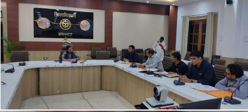 प्रयागराज : मुख्य विकास अधिकारी ने बैठक कर पूर्वदशम् एवं दशमोत्तर छात्रवृत्ति एवं शुल्क प्रतिपूर्ति योजना की समीक्षा की