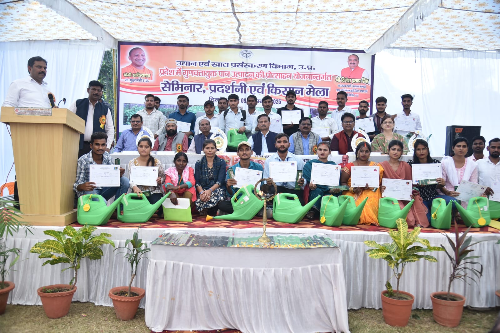 प्रयागराज : 1500 वर्ग मीटर क्षेत्र के पान बरेजा में उद्यान विभाग देगा 75000 का अनुदान-डॉ वीरेंद्र सिंह