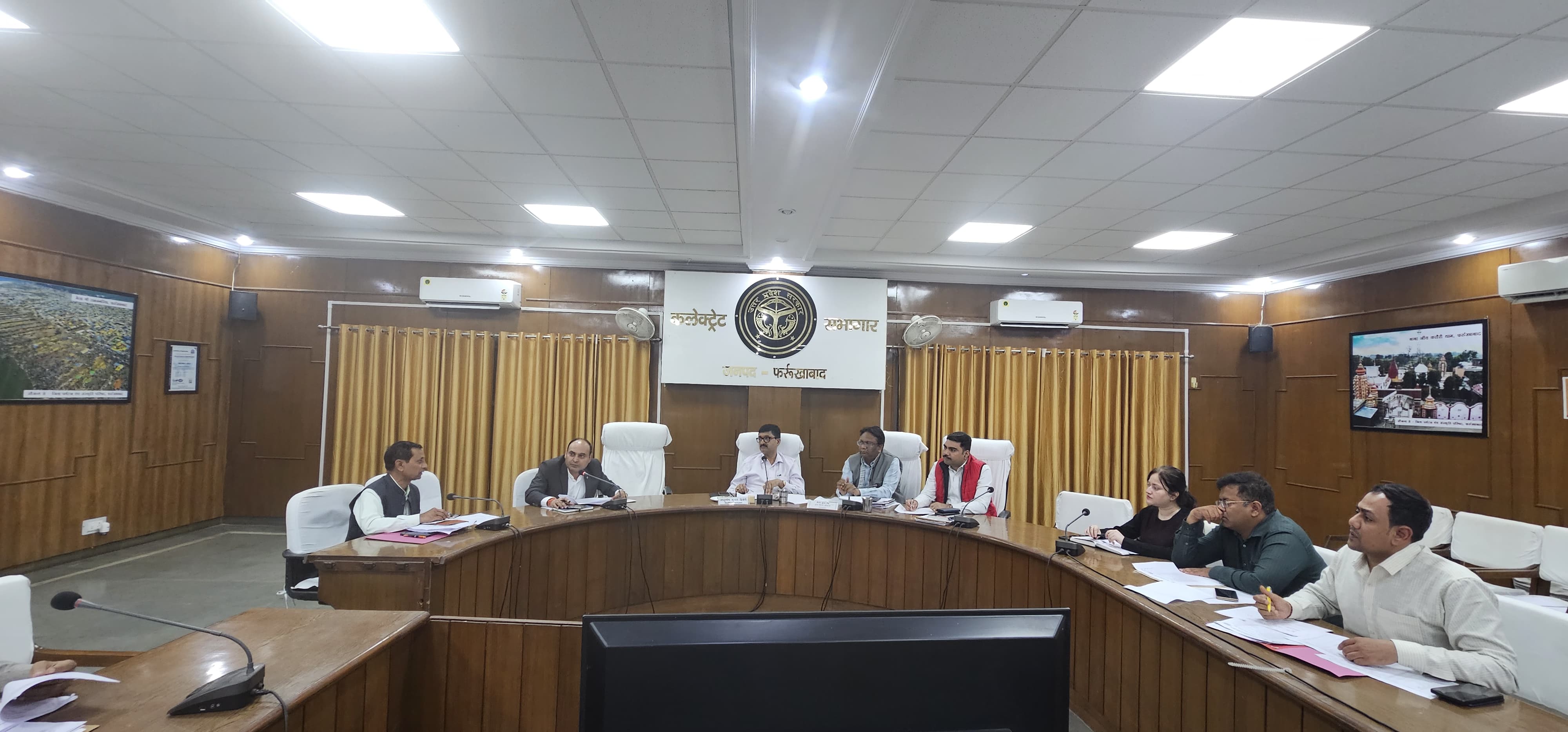 फर्रूखाबाद: जिलाधिकारी ने GBC@5.0 निवेश प्रगति की समीक्षा की, विभागों को लक्ष्य पूर्ण करने के निर्देश
