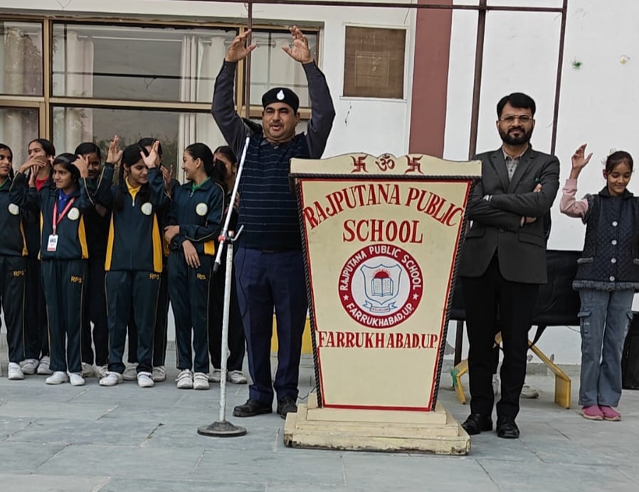 फर्रुखाबाद: राजपूताना पब्लिक स्कूल में सड़क सुरक्षा कार्यशाला आयोजित, छात्रों को दिलाई गई सुरक्षा शपथ