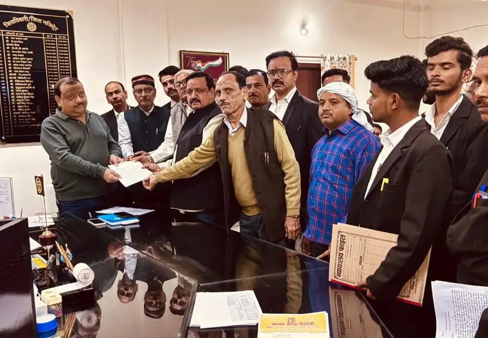 फर्रुखाबाद विकास मंच ने शहर की समस्याओं को लेकर सिटी मजिस्ट्रेट को सौंपा ज्ञापन