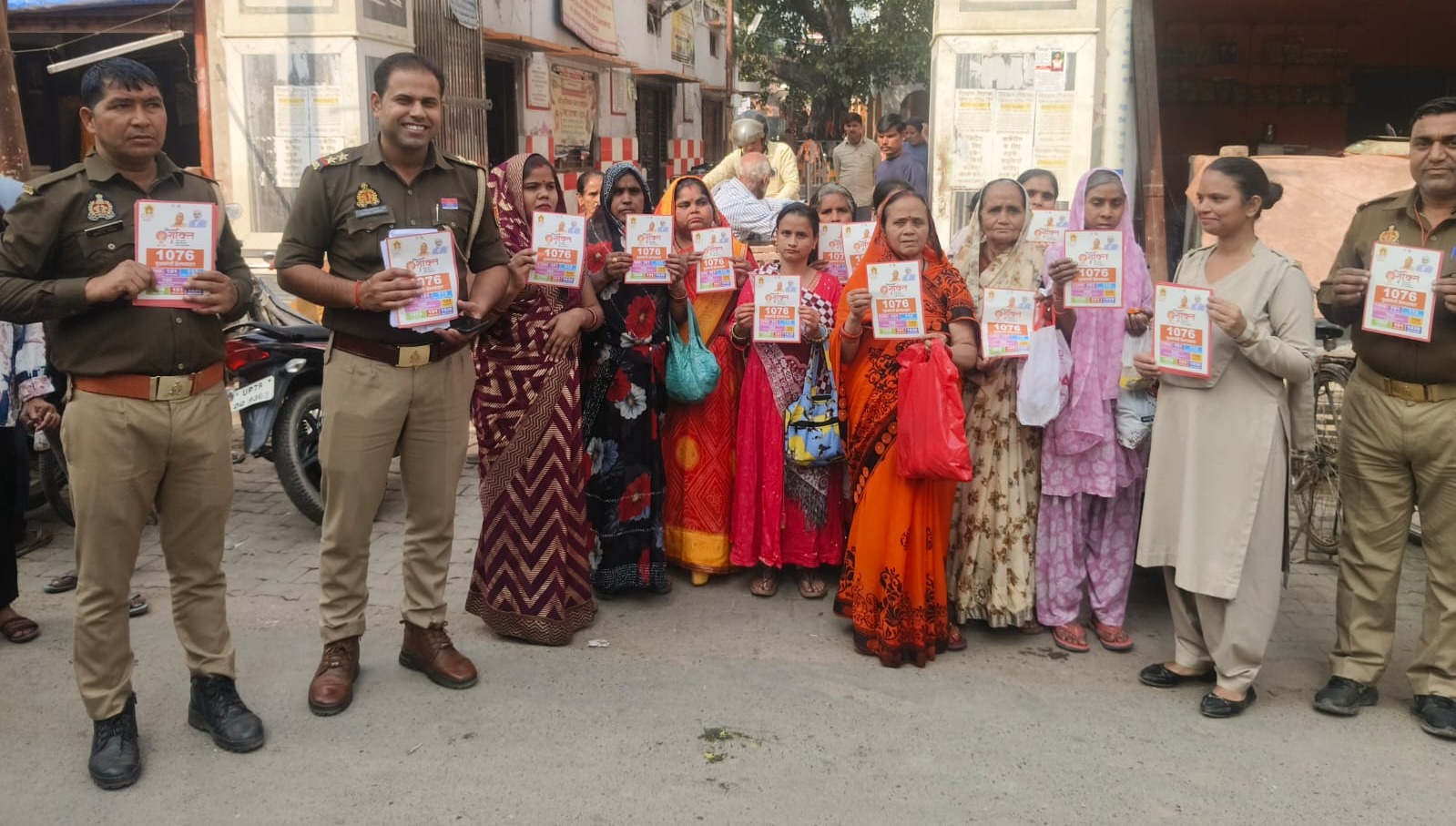 फर्रुखाबाद कोतवाली पुलिस ने मिशन शक्ति के पांचवें चरण में महिलाओं को सुरक्षा के प्रति किया जागरूक।
