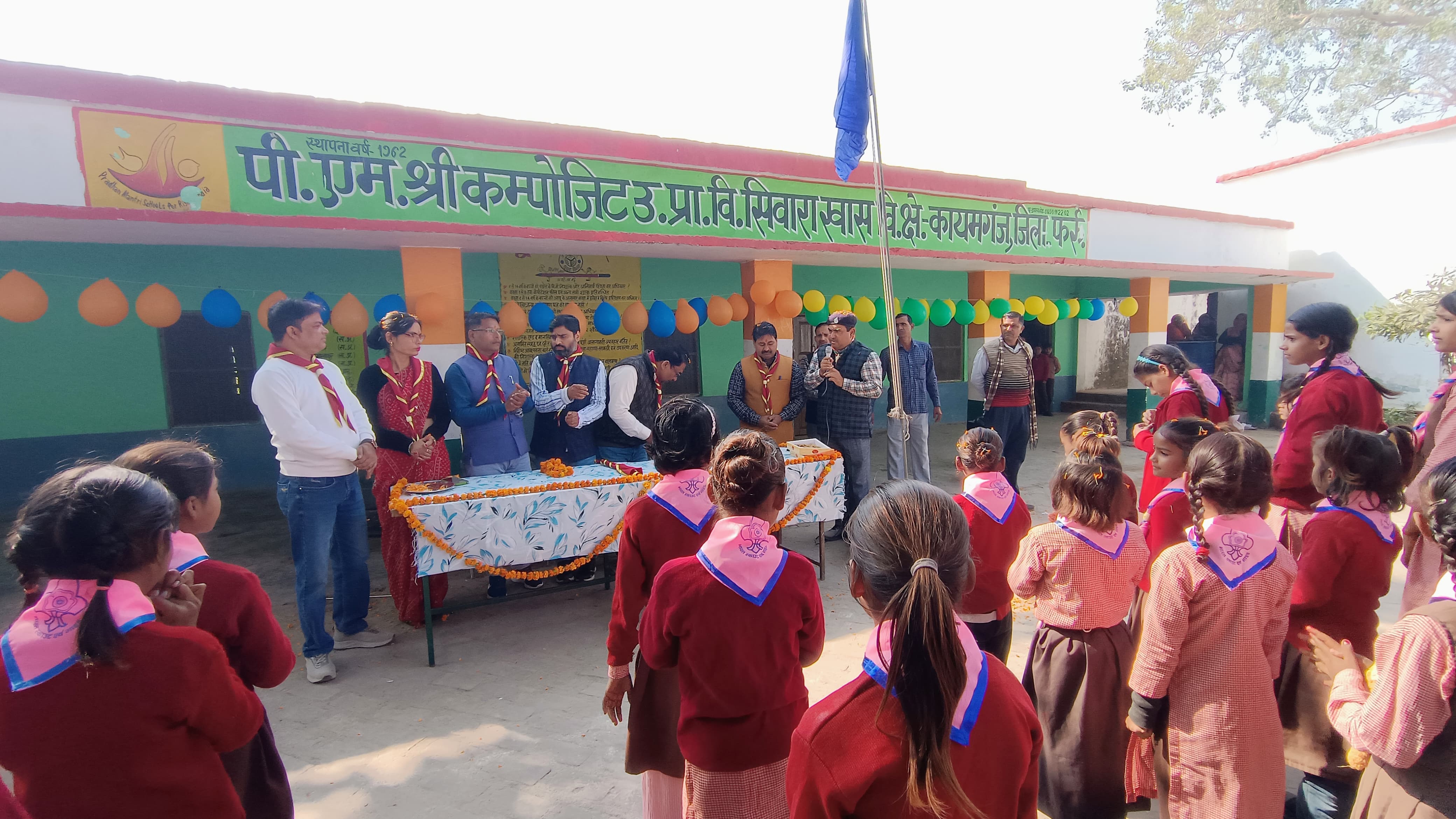 फर्रुखाबाद:मिशन शक्ति 5.0 के अंतर्गत संविलियन विद्यालय सिवारा खास में छात्राओं का दीक्षा संस्कार आयोजित