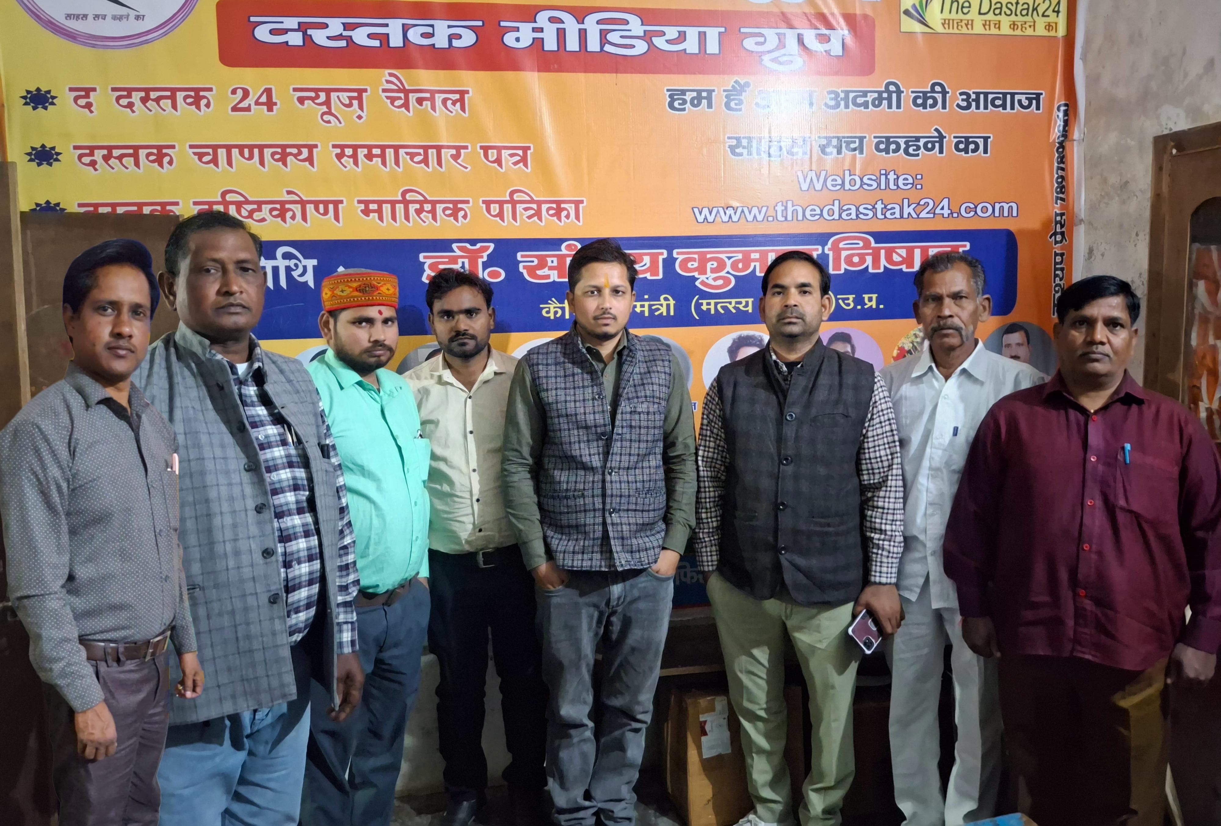फर्रुखाबाद: दस्तक मीडिया ग्रुप जनपद फर्रुखाबाद की टीम के पत्रकारों की महत्वपूर्ण बैठक संपन्न।