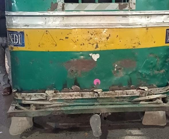 फर्रुखाबाद: यातायात माह में भी नियमों की उड़ रही धज्जियां, बिना नंबर के टैम्पो दौड़ रहे बेखौफ