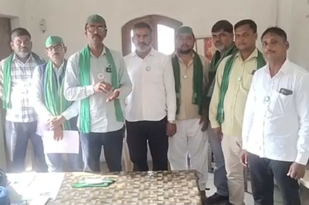 फर्रुखाबाद:कायमगंज गन्ना मिल विवाद पर किसानों की जीत, ₹200 उतराई कटौती बंद — जिलाधिकारी के निर्देश पर कार्रवाई