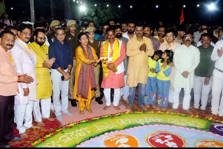 लखीमपुर खीरी : देव दीपावली पर सेठ घाट पर झिलमिलाए दीप,भारत माता की आरती से गूंजा घाट