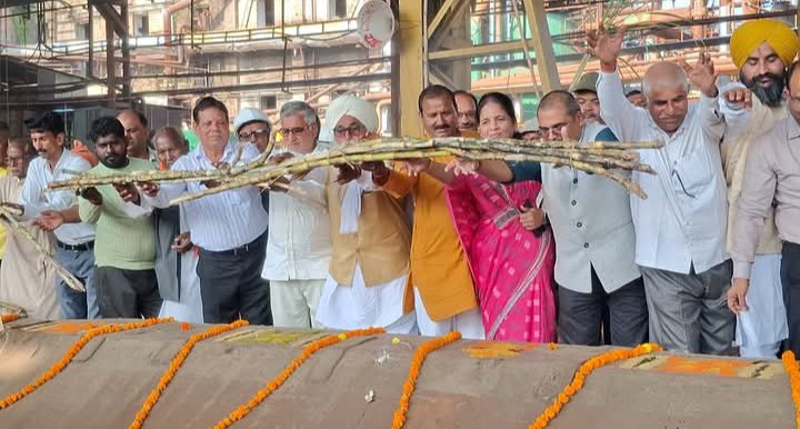 लखीमपुर खीरी : बजाज हिंदुस्तान लिमिटेड गोला के पेराई सत्र का पूजन के साथ हुआ शुभारम्भ