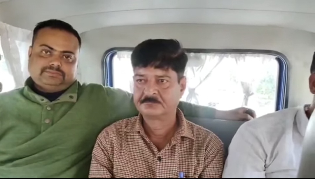 फर्रुखाबाद में एंटी करप्शन की बड़ी कार्रवाई, पुलिस कार्यालय के बड़े बाबू 15,000 रुपये रिश्वत लेते रंगे हाथ पकड़े