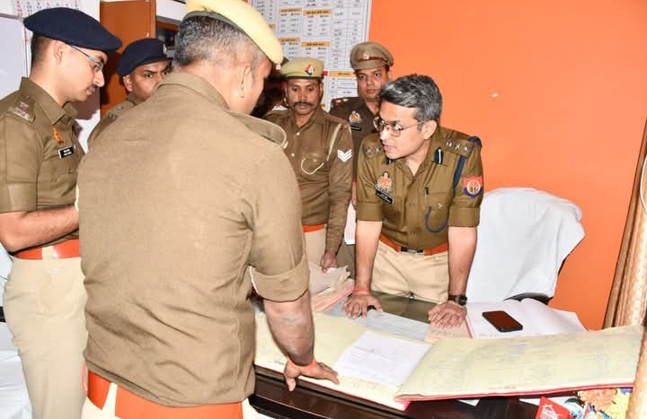 लखीमपुर खीरी : एसपी ने थाना खीरी का किया वार्षिक निरीक्षण, सम्बन्धित को दिए आवश्यक दिशा-निर्देश
