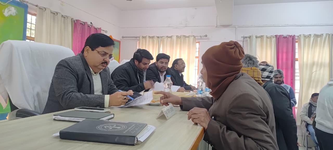 कासगंज: मुख्य विकास अधिकारी वीरेन्द्र सिंह की अध्यक्षता में तहसील पटियाली में हुआ सम्पूर्ण समाधान दिवस का आयोजन।