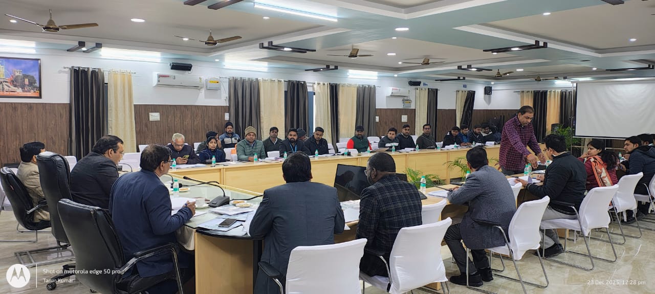 कासगंज:जिला अधिकारी की अध्यक्षता में डी लआर सी और डी सी सी जिला सहकारी समिति की बैठक का आयोजन किया गया