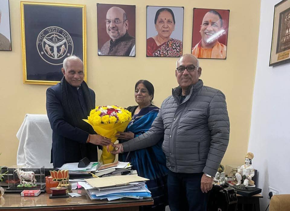 फर्रुखाबाद:लखनऊ में मिथिलेश अग्रवाल ने पशुधन एवं दुग्ध विकास मंत्री धर्मपाल सिंह से की शिष्टाचार भेंट