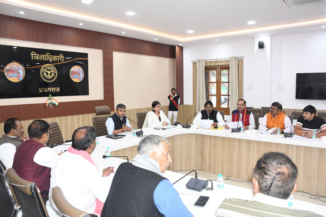 प्रयागराज:जिलाधिकारी ने विशेष प्रगाढ़ पुनरीक्षण कार्यक्रम के सम्बंध में मान्यता प्राप्त राष्ट्रीय एवं राज्यीय राजनैतिक दलों के प्रतिनिधियों के साथ की बैठक