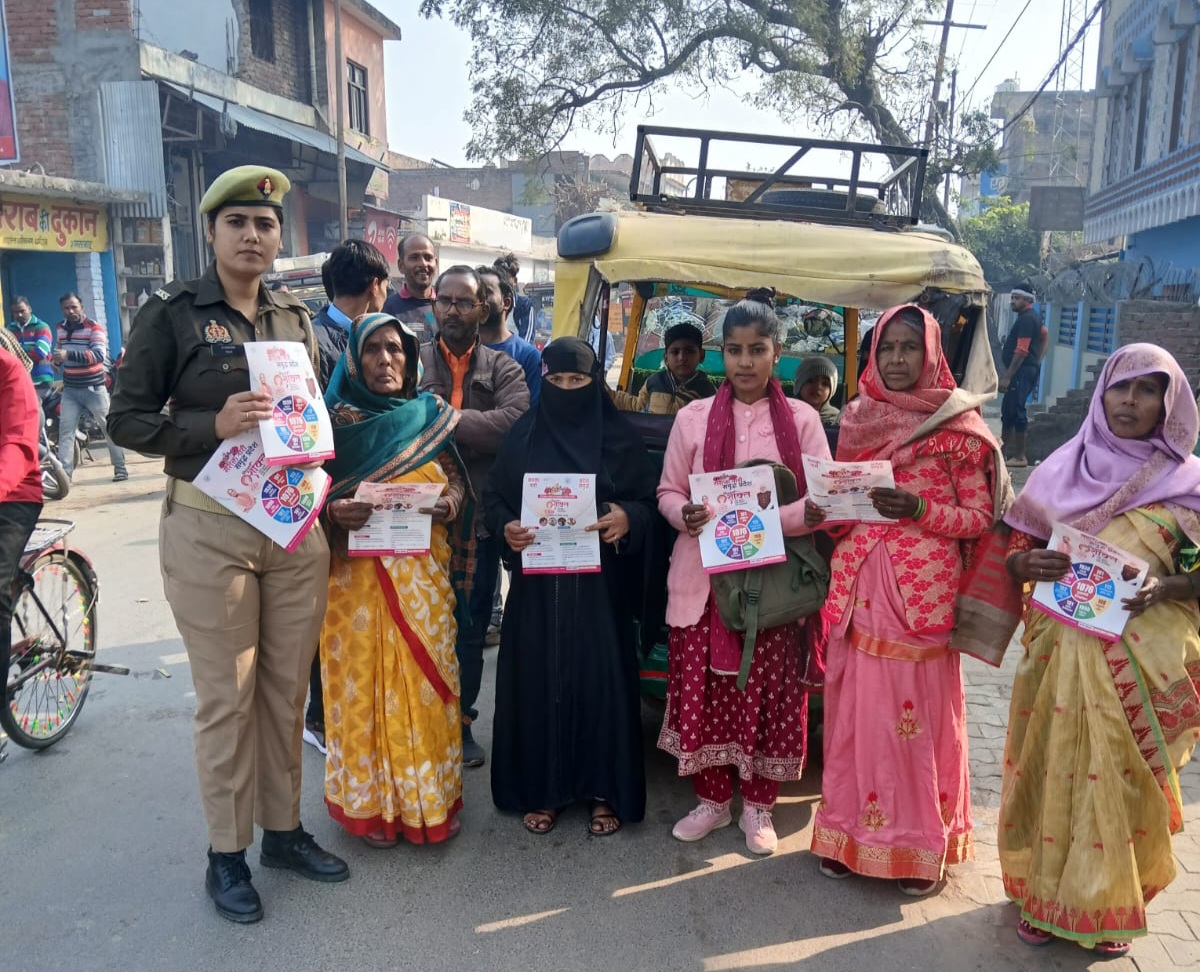 फर्रुखाबाद:शमसाबाद पुलिस ने मिशन शक्ति-5 के तहत महिलाओं और बालिकाओं को किया जागरूक।