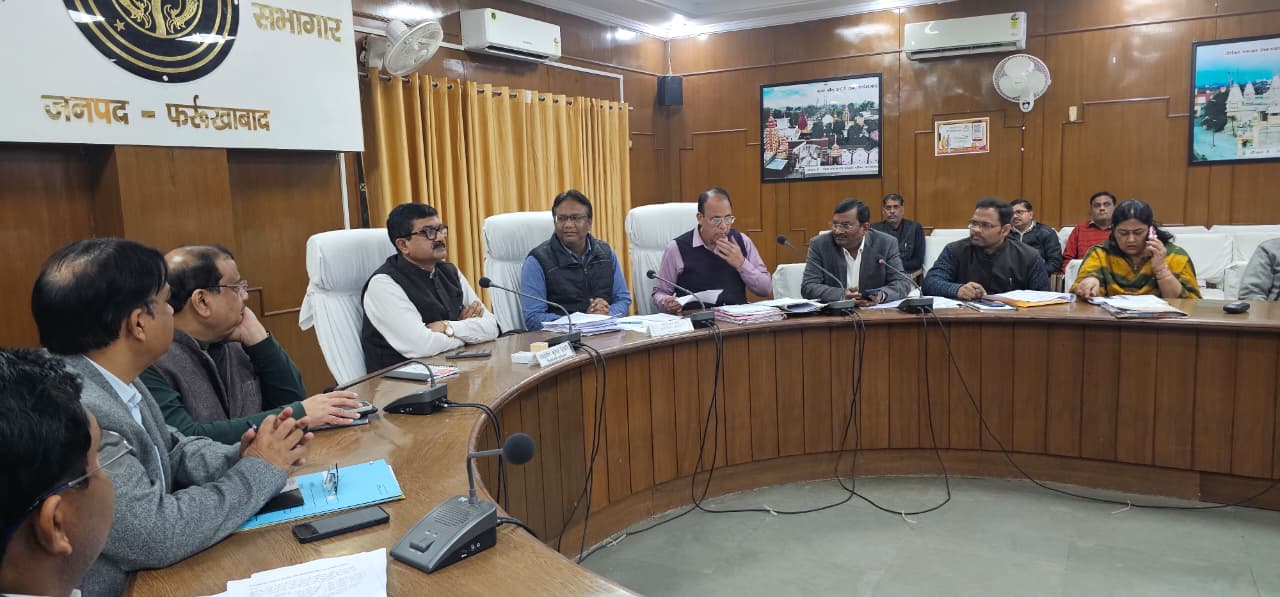 फर्रुखाबाद में विशेष प्रवर्तन पुनरीक्षण अभियान की समीक्षा बैठक संपन्न