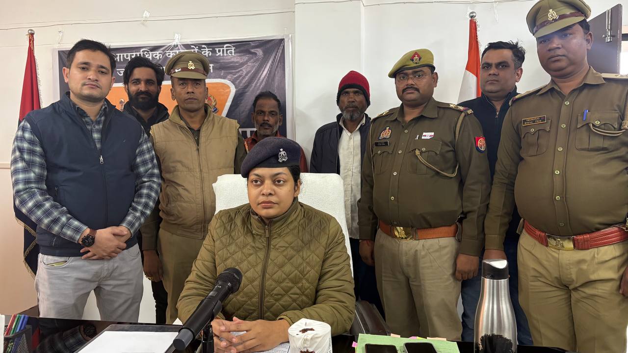 फर्रुखाबाद: पुलिस की बड़ी कार्रवाई, चोरी के उपकरण, माल व अवैध हथियारों के साथ दो अभियुक्त गिरफ्तार