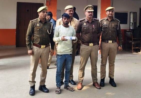 फर्रुखाबाद:कायमगंज पुलिस की बड़ी कार्रवाई: चोरी हुए दो मोबाइल फ़ोन के साथ एक अभियुक्त गिरफ्तार