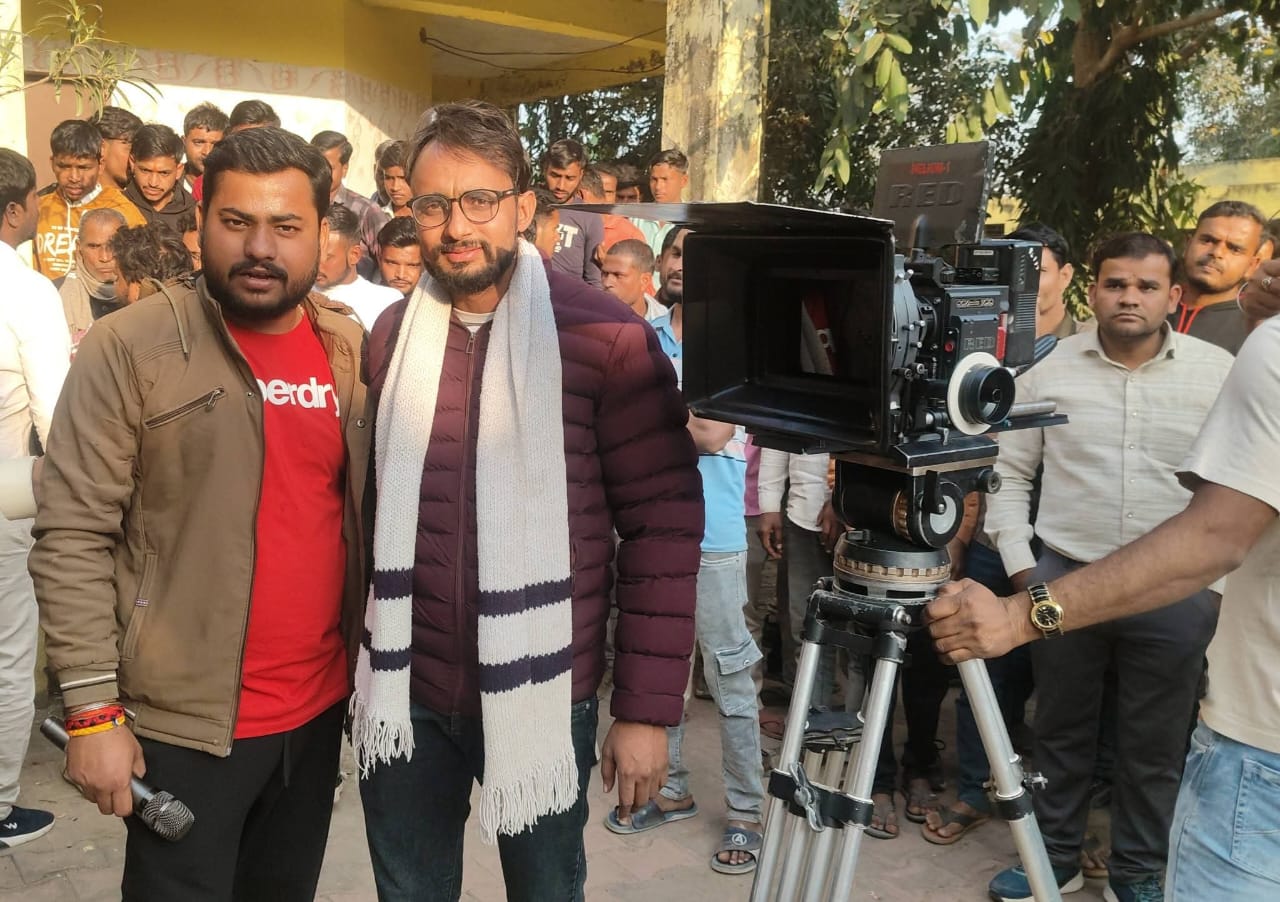 फर्रुखाबाद में गूँज रहा है भोजपुरी सिनेमा का तड़का, ग्रामीण अंचलों में चल रही फिल्म की जोरदार शूटिंग