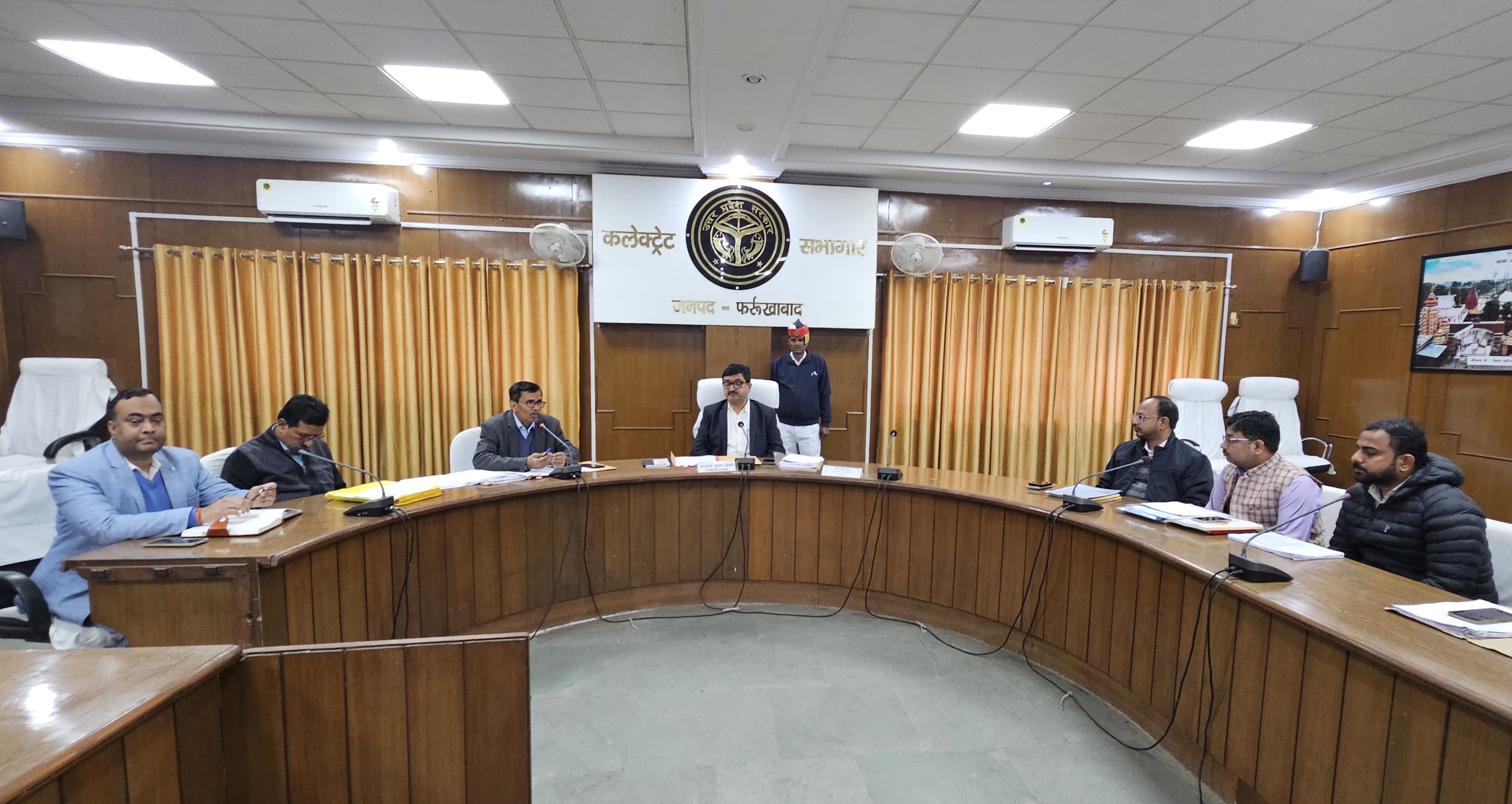 फर्रुखाबाद जिलाधिकारी के निर्देश: सभी केसीसी धारक किसानों की फसलों का अनिवार्य रूप से कराया जाए बीमा
