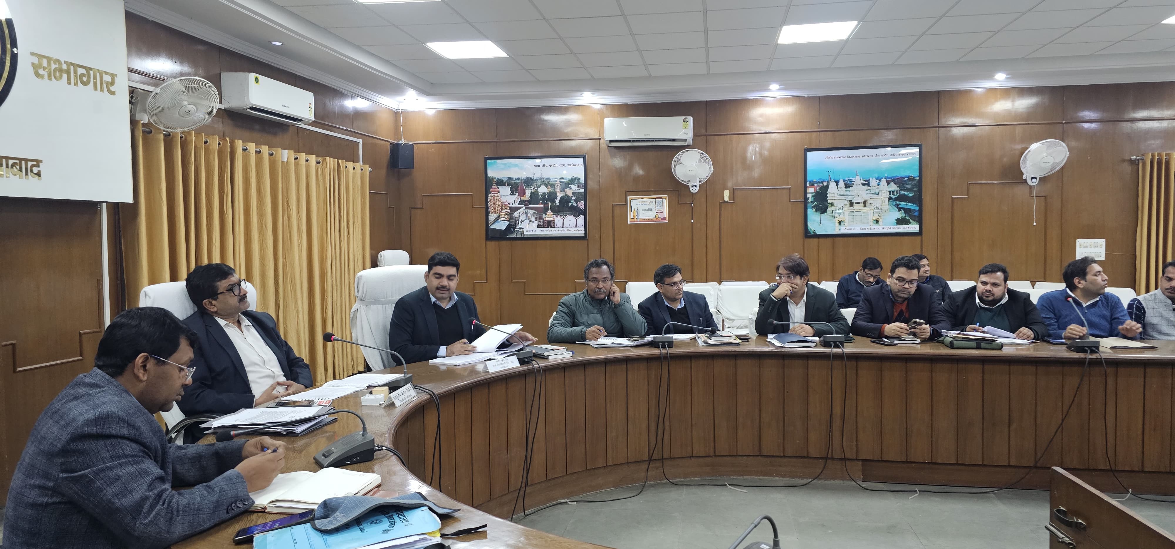 फर्रुखाबाद: कर करेत्तर की समीक्षा बैठक में कई विभागों की वसूली लक्ष्य से पीछे