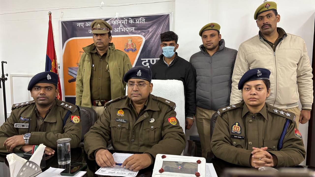 फर्रुखाबाद पुलिस की बड़ी सफलता: लूट कांड में वांछित अभियुक्त गिरफ्तार, ₹1.84 लाख नगद व मोबाइल बरामद