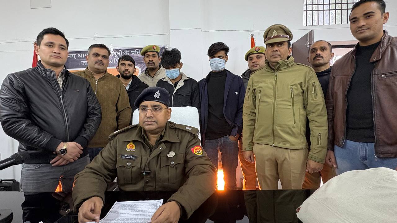 फर्रुखाबाद:थाना कादरीगेट पुलिस व एसओजी/सर्विलांस टीम की बड़ी कार्रवाई, 25-25 हजार के दो इनामिया लुटेरे गिरफ्तार