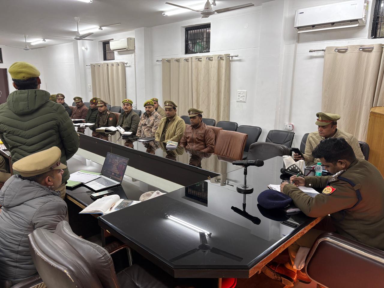 फर्रुखाबाद में साइबर क्राइम पर कार्यशाला का आयोजन, अधिकारियों को दी गई नवीनतम जानकारियां